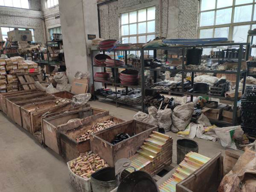 滑塊、電路板、刀架、定位盤、行程開關(guān)、水泵等