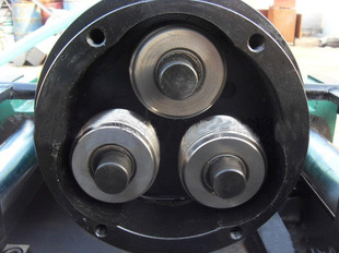 鋼筋直螺紋滾絲機(jī)使用前滾絲輪及偏心套的安裝方法？